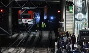 Imagen de archivo de los retrasos y cancelaciones en el servicio de alta velocidad por el descarrilamiento de un tren entre Atocha y Chamartín.