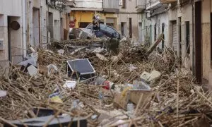 Vista de una calle afectada en Paiporta, tras las fuertes lluvias causadas por la DANA, este miércoles.