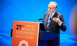 Isidro Fainé, durante su intervención en la asamblea general del Instituto Mundial de Cajas de Ahorros y Bancos Minoristas (WSBI, en sus siglas in inglés), celebrada en Roma (Italia).