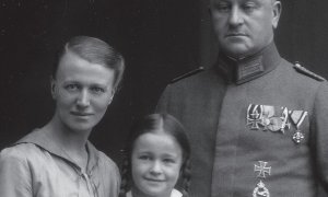 Luise y Friedrich Solmitz, junto a su hija Gisela, una familia que admiraba a Hitler y se dejó seducir por el nazismo.