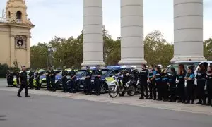 Personal de la Guàrdia Urbana i el CUESB, a Barcelona, abans de mobilitzar-se.