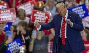 El expresidente estadounidense y candidato presidencial republicano, Donald Trump, durante un mitin de campaña en el Rocky Mount Event Center en Rocky Mount, a 30 de octubre de 2024.