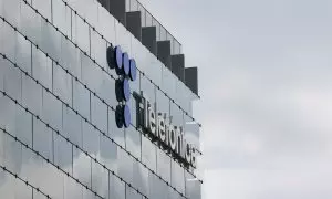 El logo de Telefónica, en su sede operativa en el norte de Madrid. REUTERS/Violeta Santos Moura