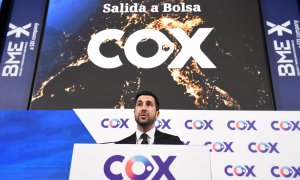 El fundador y presidente ejecutivo de Cox, Enrique Riquelme, interviene durante el acto de salida a Bolsa de su compañía, en la Bolsa de Madrid. E.P./Fernando Sánchez / Europa Press