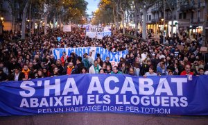 23/11/2024 - La capçalera de la manifestació per exigir la rebaixa dels lloguers.