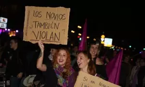 Decenas de personas durante una manifestación con motivo del 25N, a 24 de noviembre de 2024, en Valencia, Comunidad Valenciana