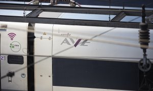 Imagen de archivo. Un tren en la estación de trenes Puerta de Atocha-Almudena Grandes, en Madrid (España).