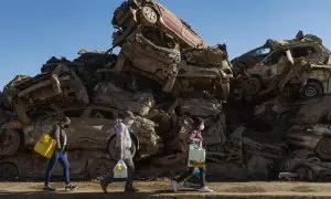 Coches afectados por la DANA en la cantera de las afueras de Picassent, València.