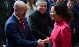 La presidenta de la Comunidad de Madrid, Isabel Díaz Ayuso saluda al delegado del Gobierno en la Comunidad de Madrid, Francisco Martín, a su llegada a los actos conmemorativos del 45º aniversario de la Constitución Española, en la Real Casa de Correos, a