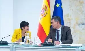 La ministra de Vivienda, Isabel Rodríguez, y el presidente del Gobierno, Pedro Sánchez, durante un encuentro con el sector inmobiliario.