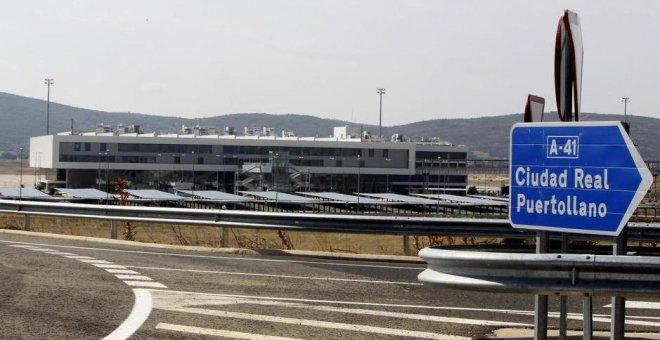 El Gobierno podría abrir un centro de acogida de migrantes en el aeropuerto de Ciudad Real