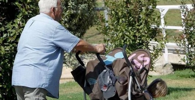 Abuelos piden medidas al Estado para que no recaiga en el ellos el cuidado de los nietos