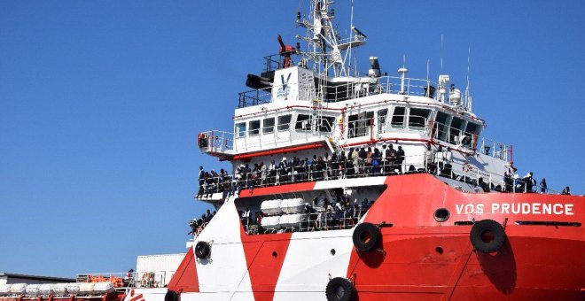 Varios barcos con miles de migrantes rescatados por ONG, bloqueados en el Mediterráneo por la cumbre del G7
