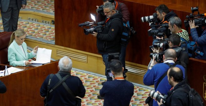 Cifuentes, acorralada en la Asamblea de Madrid