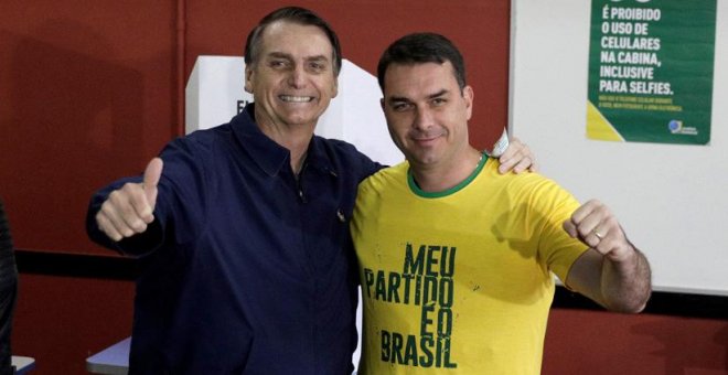 El hijo de Bolsonaro contrató a la mujer y a la hija del principal sospechoso del asesinato de la concejala ecologista Marielle Franco