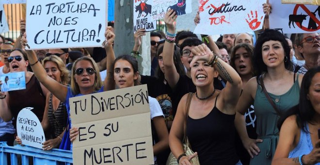 Los taurinos intentan silenciar la protesta animalista en Baleares con el 'Cara al sol'