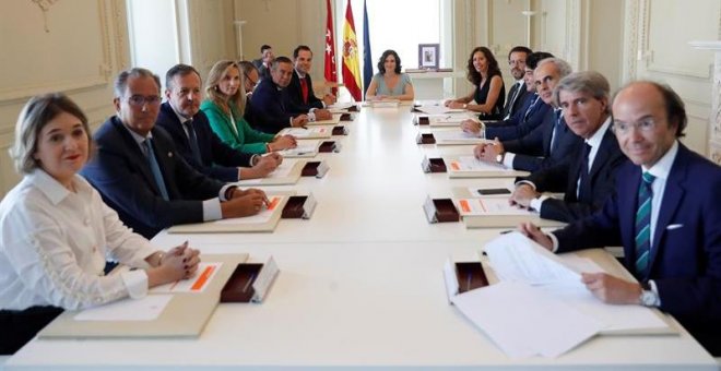 Ayuso incorpora a su gobierno a cuatro nuevos consejeros y otros 18 directivos