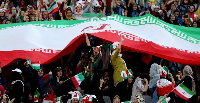 Irán permite a las mujeres asistir a un partido de fútbol por primera vez en 40 años