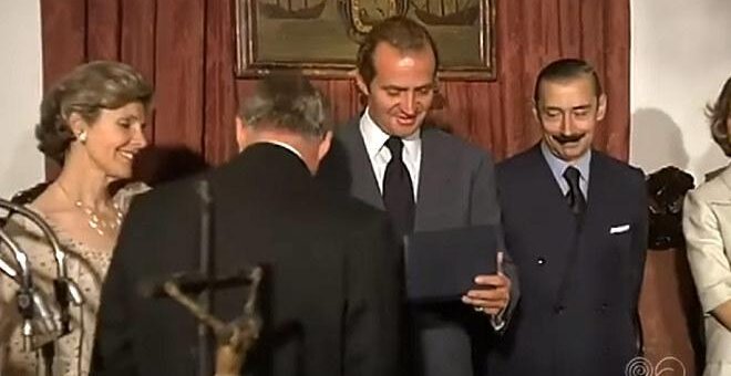 Las medallas de la vergüenza: Juan Carlos I premió a varios dictadores pese a las denuncias de las víctimas