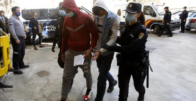 A prisión 12 jóvenes que pactaron por Facebook forzar el aterrizaje en Palma