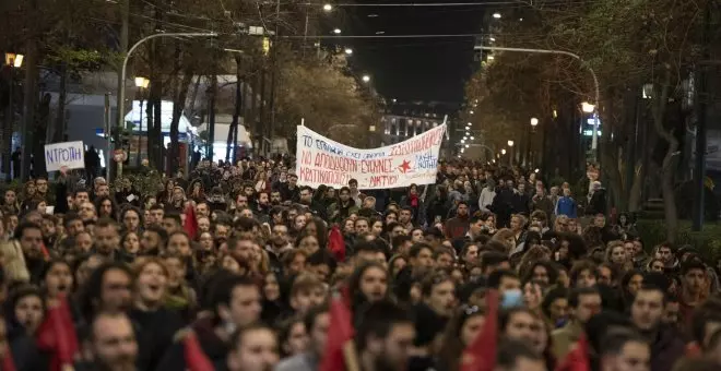 Grecia vive una jornada de huelga general por el accidente de tren que dejó 57 muertos