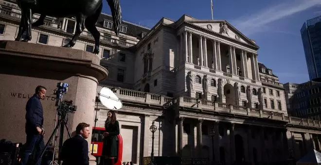 El Banco de Inglaterra lleva los tipos al 4,5% frente a una inflación que resiste a bajar