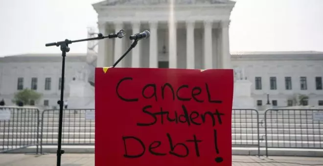 El Supremo acaba con el plan de Biden para aliviar la deuda a los estudiantes universitarios
