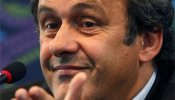 Platini se postula como "la única persona capaz" de ganar a Blatter en la FIFA