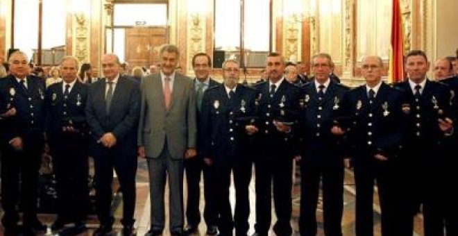 La Policía del Congreso niega que se desnudara a la profesora invitada por el PSOE