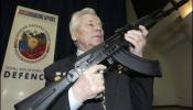 Fallece Mijail Kaláshnikov, inventor del AK-47, el fusil de asalto más famoso del mundo