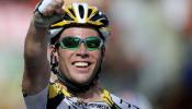 Cavendish se impone a Petacchi en el 'sprint' e iguala sus dos etapas