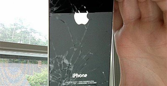 Si tienes un iPhone 4 con una funda, cuidado con la suciedad