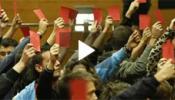 Un vídeo muestra que la protesta contra Rosa Díez fue pacífica