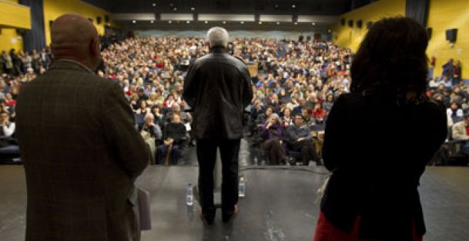 La izquierda fuera del PSOE ensaya cómo trabajar en común