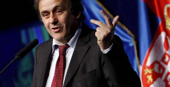 Platini reconoce dificultades "reales" para la Eurocopa de 2012