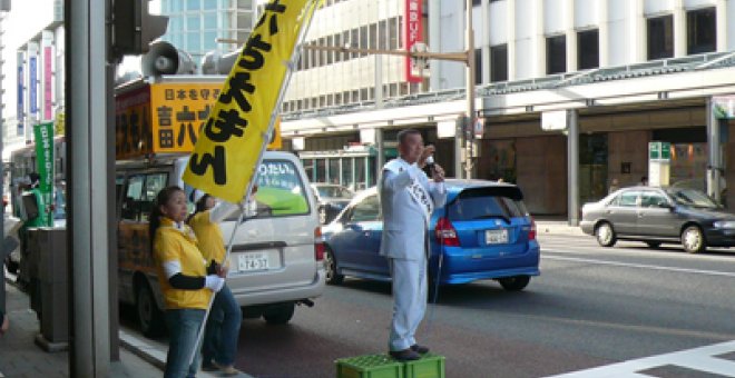 El supertecnológico Japón hace campaña a la antigua