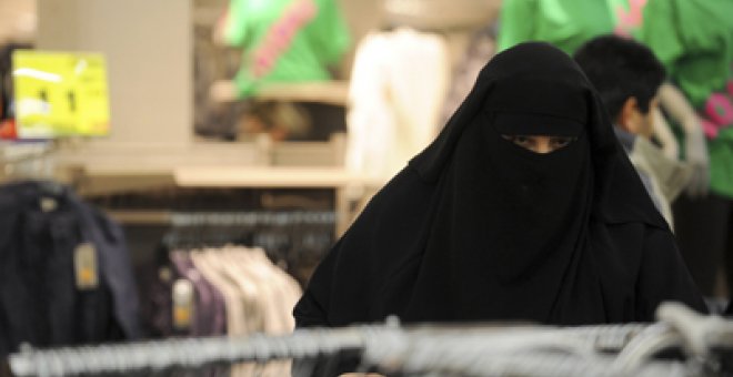 El PS francés decide tolerar el burka