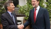 Rajoy califica al gobierno de Zapatero de "riesgo" para la economía española