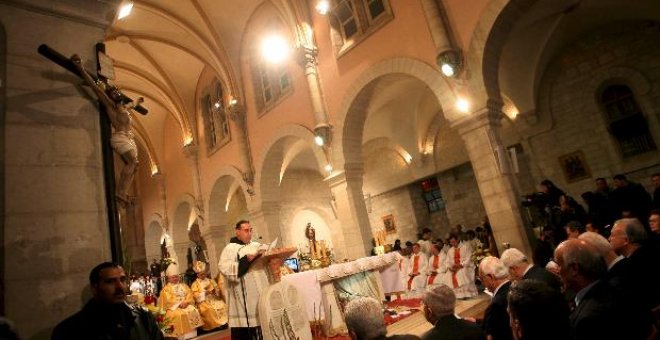 La minoría cristiana y miles de peregrinos pasan la Navidad en Belén y Nazaret