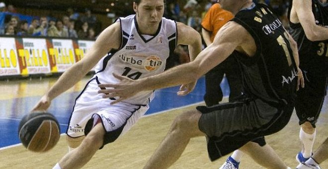 75-72. Los triples dieron un triunfo con suspense al Cajasol ante el Bilbao