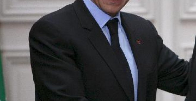 Sarkozy ya no pierde la sonrisa ni cuando insulta