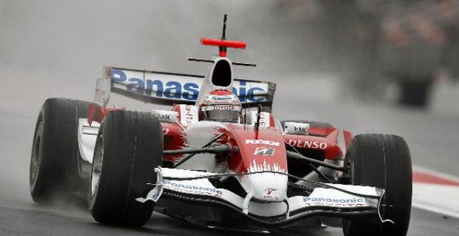 Trulli, el mejor en la última tanda; Alonso mejora sus prestaciones