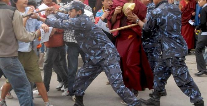 La policía nepalí dispersa la protesta de 200 tibetanos y detiene a 48 de ellos