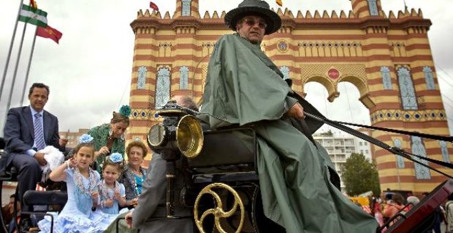 Una tregua en la lluvia permite a los sevillanos disfrutar de la Feria