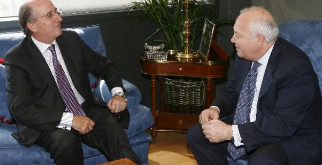 Moratinos se reúne con el presidente de Repsol en vísperas de su gira por Iberoamérica