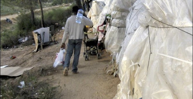 Desmantelan un campamento con 200 inmigrantes a la salida de Lepe (Huelva)