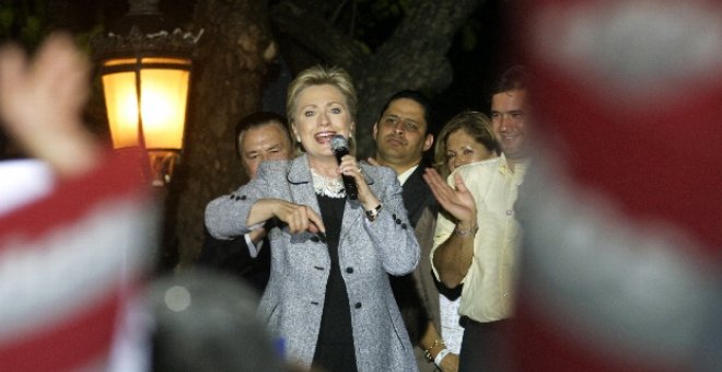 El bando de Clinton está furioso cuando se aproxima el fin de las primarias demócratas