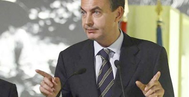 Zapatero anuncia que aumentarán las prestaciones por desempleo "en la medida de lo posible"