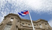 La bandera de Cuba ya ondea en su Embajada en Washington