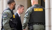 Absuelven a uno de los policías acusados por el asesinato que desató la fractura racial en EEUU